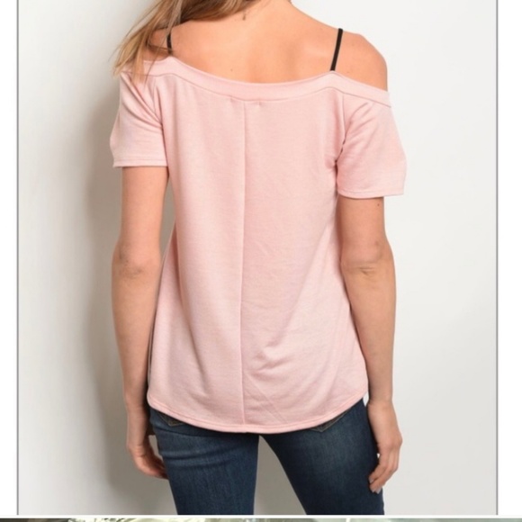 Mauve cold shoulder with black lace accents - Picture 2 of 3